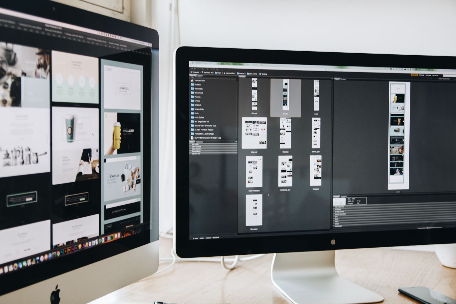 İki ekranda landing page tasarım mockup'ları
