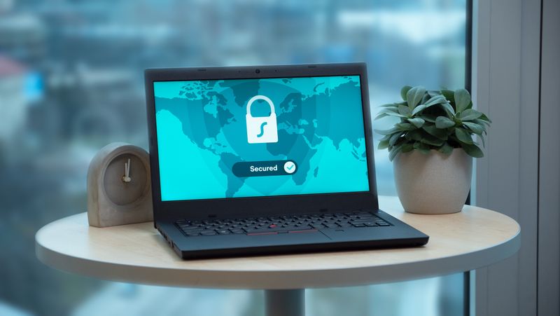SSL sertifikası nedir - güvenli bağlantı ekranı olan laptop