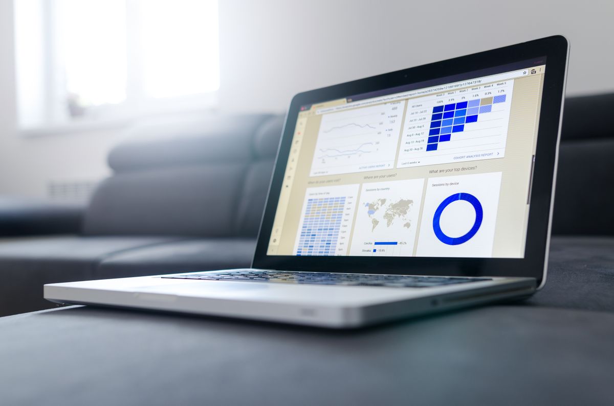 Web sitesi analitik dashboardu ve site performans verileri